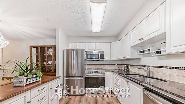 Calgary 2 bedrooms Condo Unit for rent. Property photo: 608381-3
