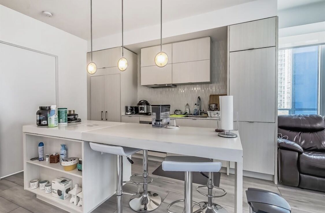 Calgary 2 bedrooms Condo Unit for rent. Property photo: 608571-1