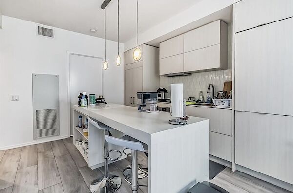 Calgary 2 bedrooms Condo Unit for rent. Property photo: 608571-3