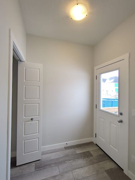Calgary 3 + Den bedrooms Main Floor for rent. Property photo: 608760-2