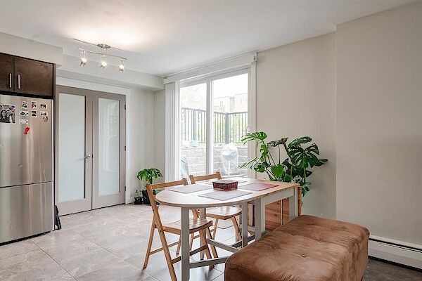 Calgary 2 bedrooms Condo Unit for rent. Property photo: 608961-2