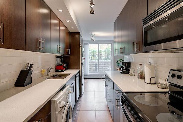 Calgary 2 bedrooms Condo Unit for rent. Property photo: 608961-3
