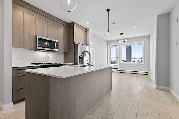 Chestermere 3 bedrooms Condo Unit for rent. Property photo: 609100-2
