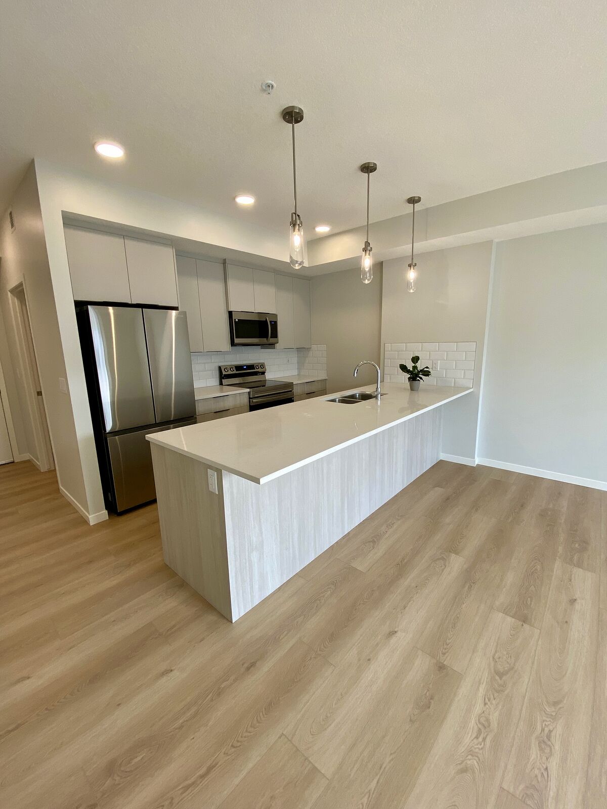 Calgary 2 bedrooms Condo Unit for rent. Property photo: 609461-1