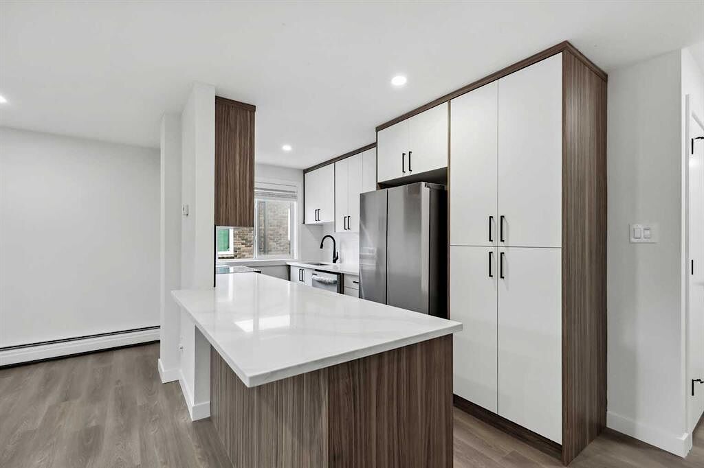 Calgary 2 bedrooms Condo Unit for rent. Property photo: 609464-1