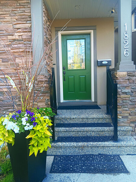 Spacious furnished Suite in Executive Townhome /West Hillhurst
