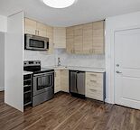 Renovated 2 Bedroom Centrally Located Glenbrook Upper Unit