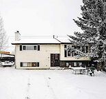 3 Bedroom 1 Sunroom 1 Bathroom Fully Renovated House with personal Parking