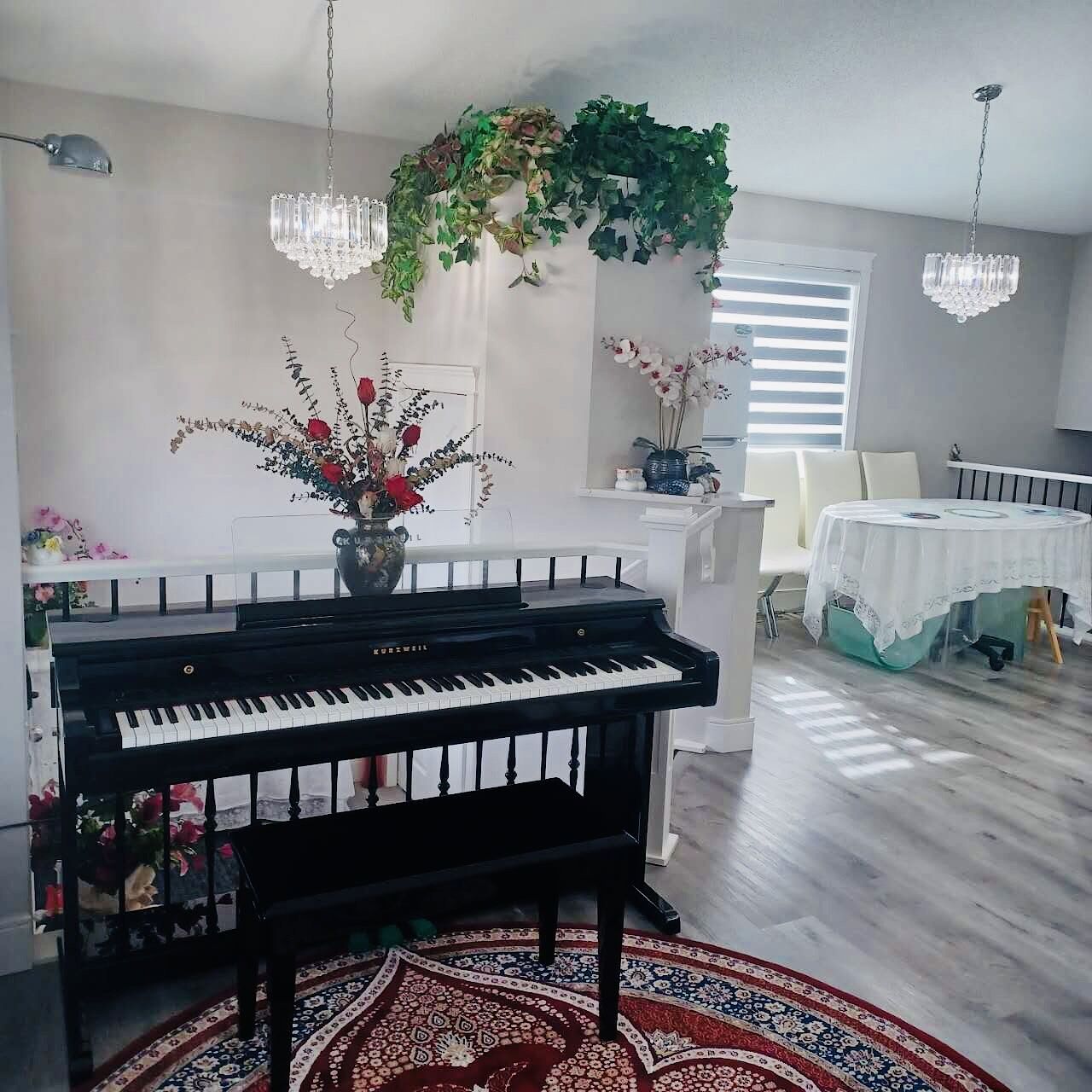 Calgary 5 bedrooms Room For Rent for rent. Property photo: 613555-1