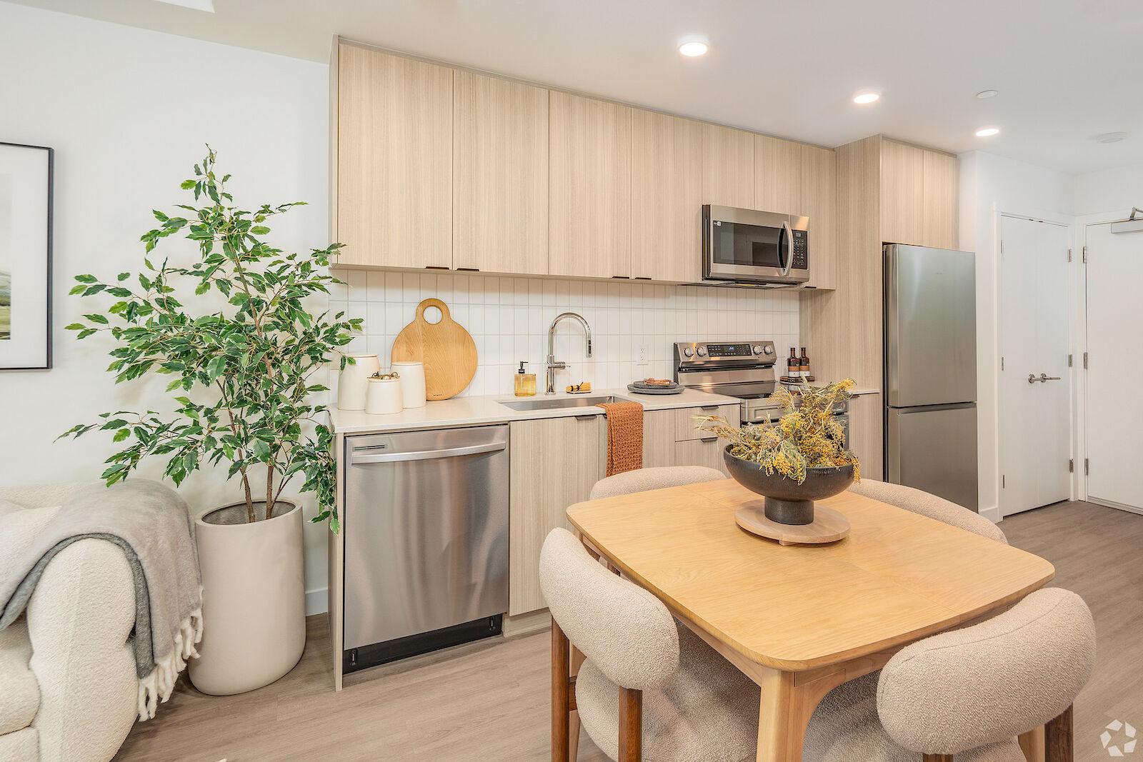 Coquitlam 1 bedrooms Apartment for rent. Property photo: 614522-1