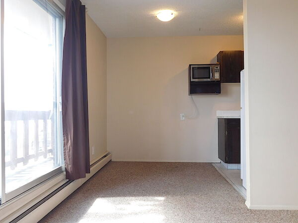 Calgary 1 bedroom Condo Unit for rent. Property photo: 615111-3