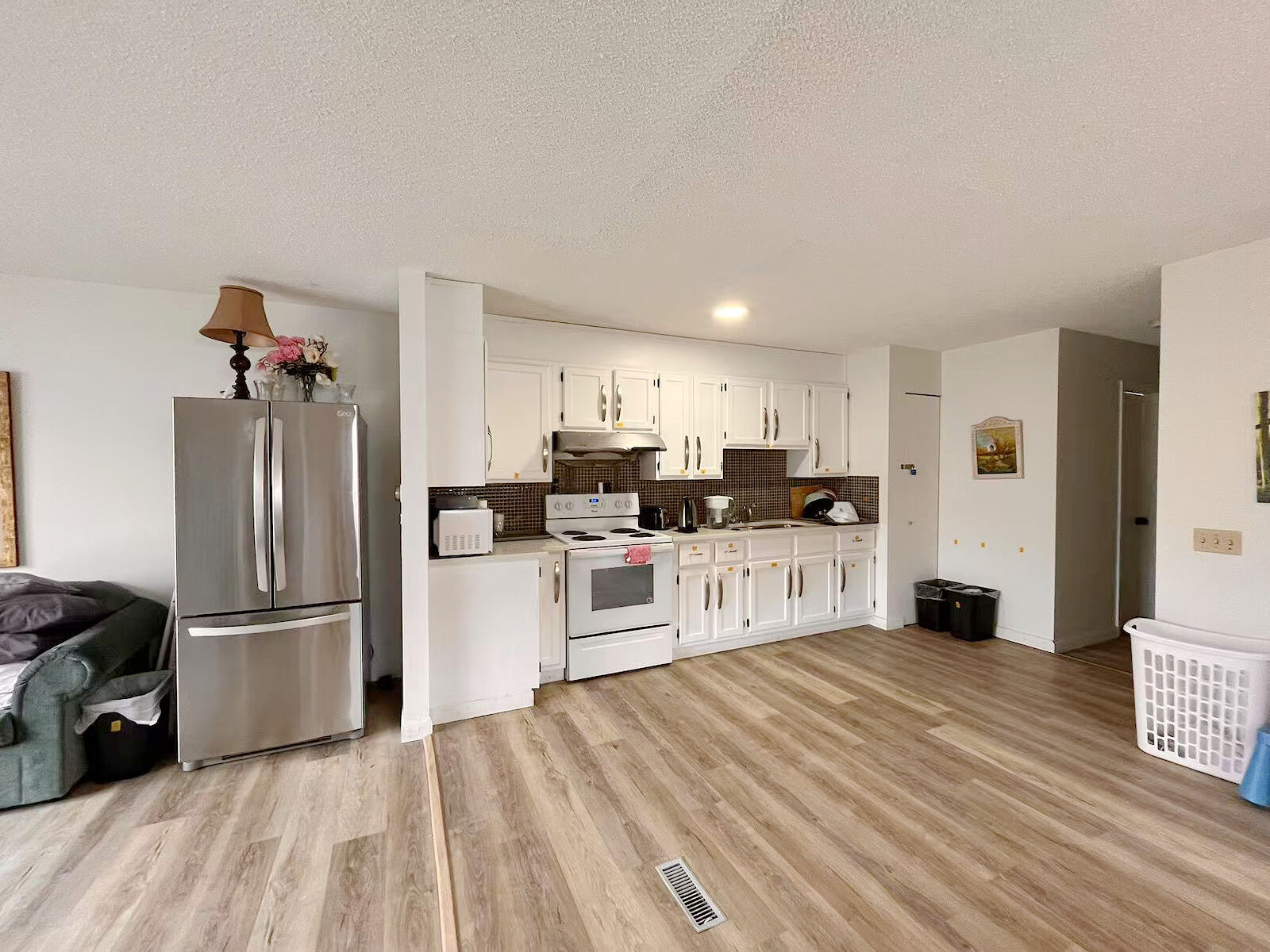 Calgary 3 bedrooms Main Floor for rent. Property photo: 617027-1