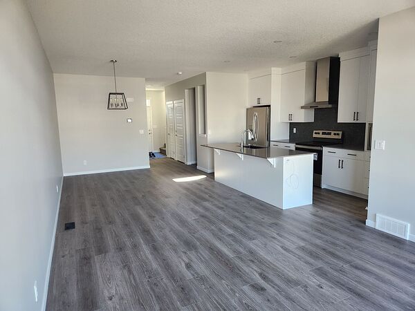 Calgary 4 bedrooms House for rent. Property photo: 617937-2