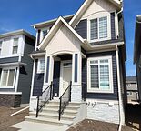 Detached Home in Choice Golf Community of Sirocco
