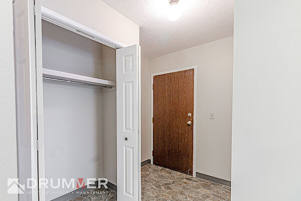 Calgary 2 bedrooms Condo Unit for rent. Property photo: 618170-3