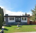 Bright & Modern 2-Bedroom Main Floor Suite -Renovated w/. Private Laundry