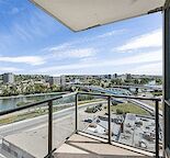 UPGRADED 1 bed + den in DOWNTOWN CALGARY** PET FRIENDLY **