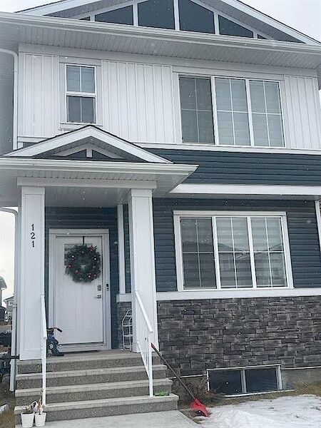 Beautiful Two-Story Home in Chelsea, Chestermere