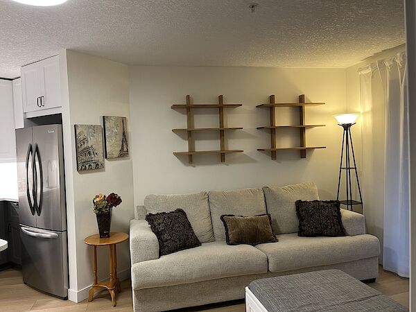 Calgary 1 + Den bedrooms Condo Unit for rent. Property photo: 619857-3