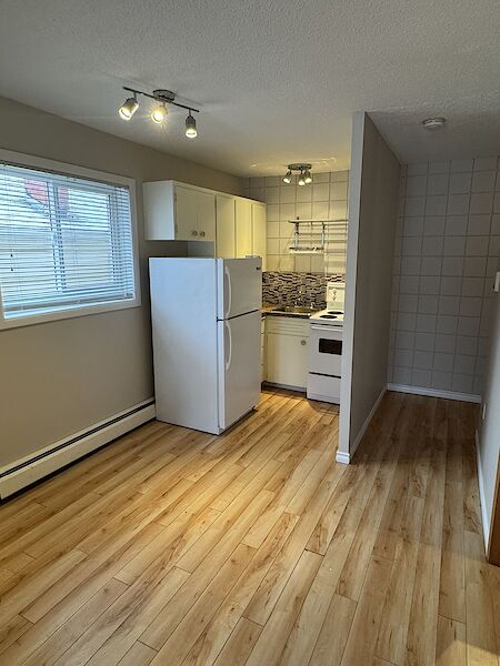 Calgary 1 bedroom Condo Unit for rent. Property photo: 620663-2
