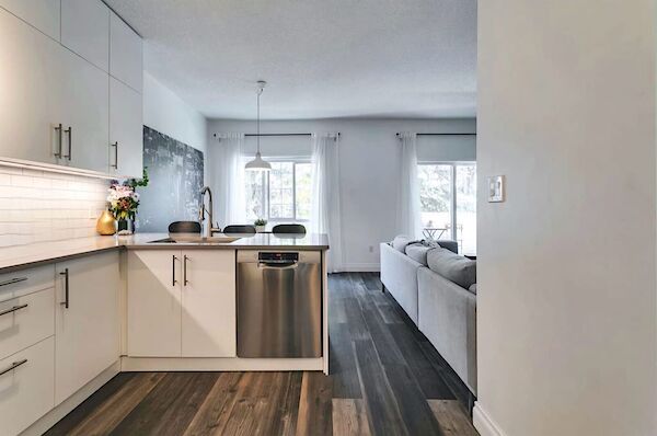 Calgary 2 bedrooms Condo Unit for rent. Property photo: 621111-3
