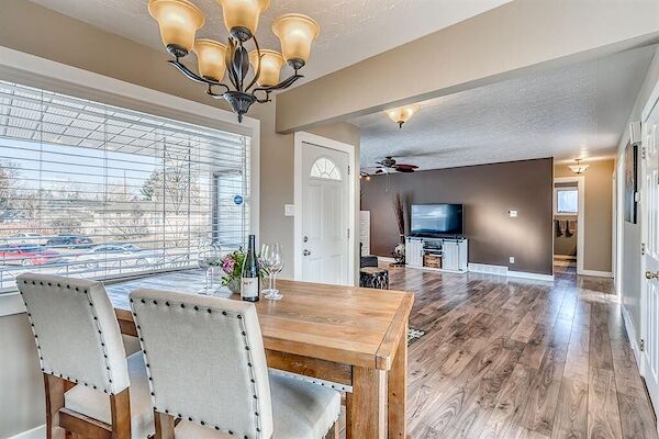 Calgary 2 + Den bedrooms Main Floor for rent. Property photo: 622103-2