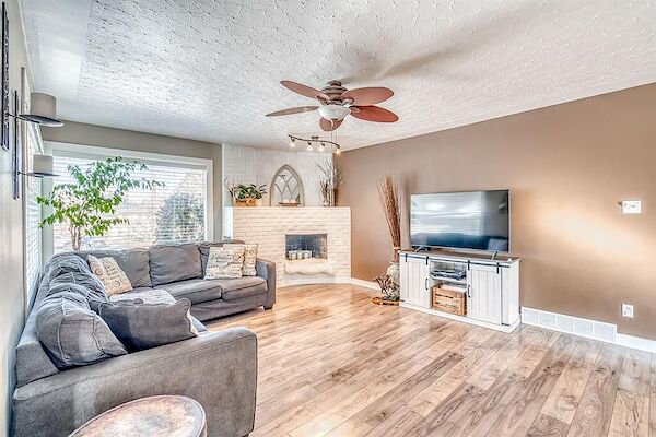 Calgary 2 + Den bedrooms Main Floor for rent. Property photo: 622103-3