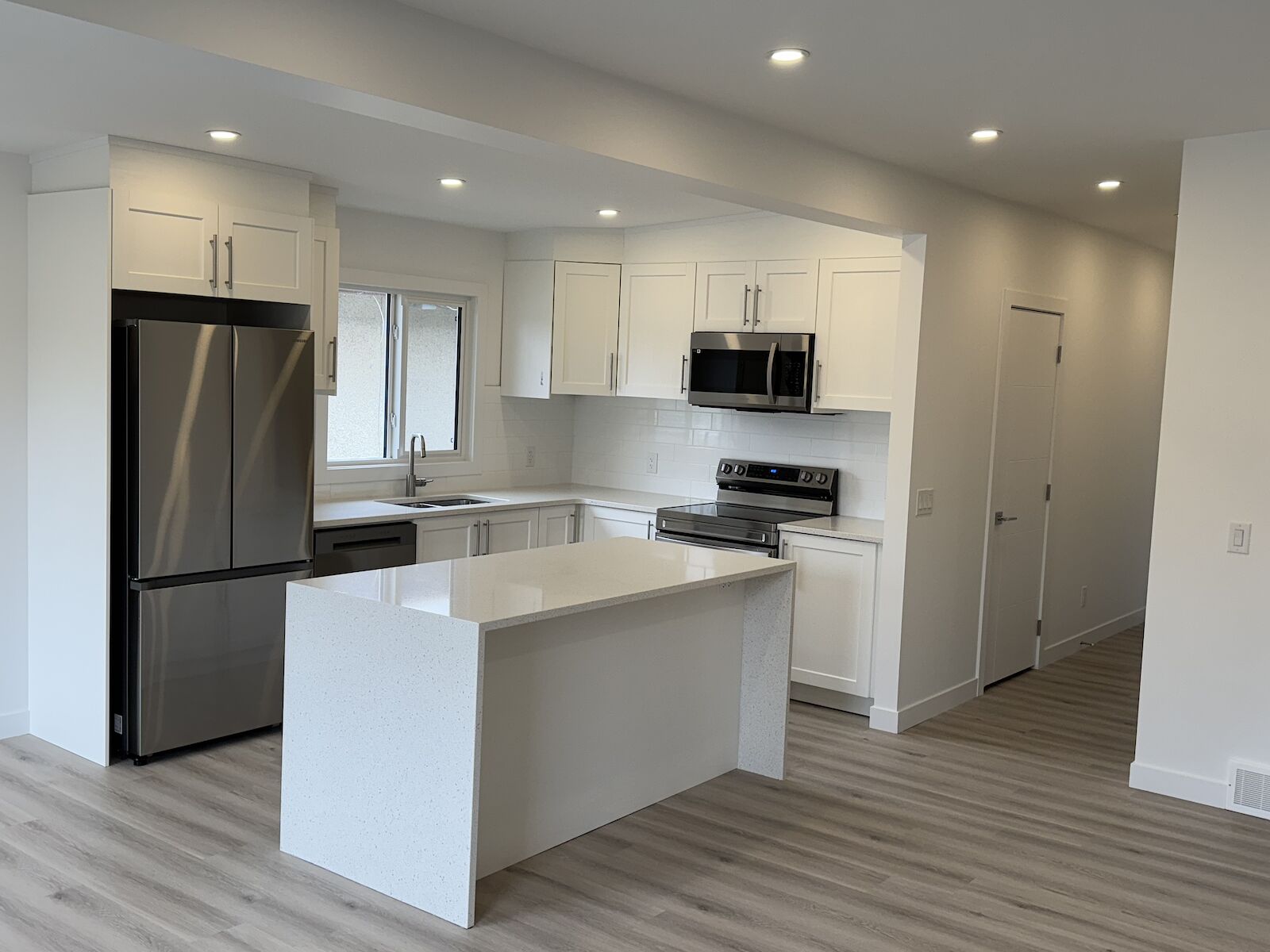 Calgary 2 bedrooms Main Floor for rent. Property photo: 622447-1