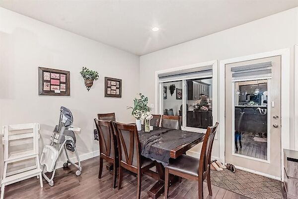 Calgary 4 bedrooms Duplex for rent. Property photo: 623777-3