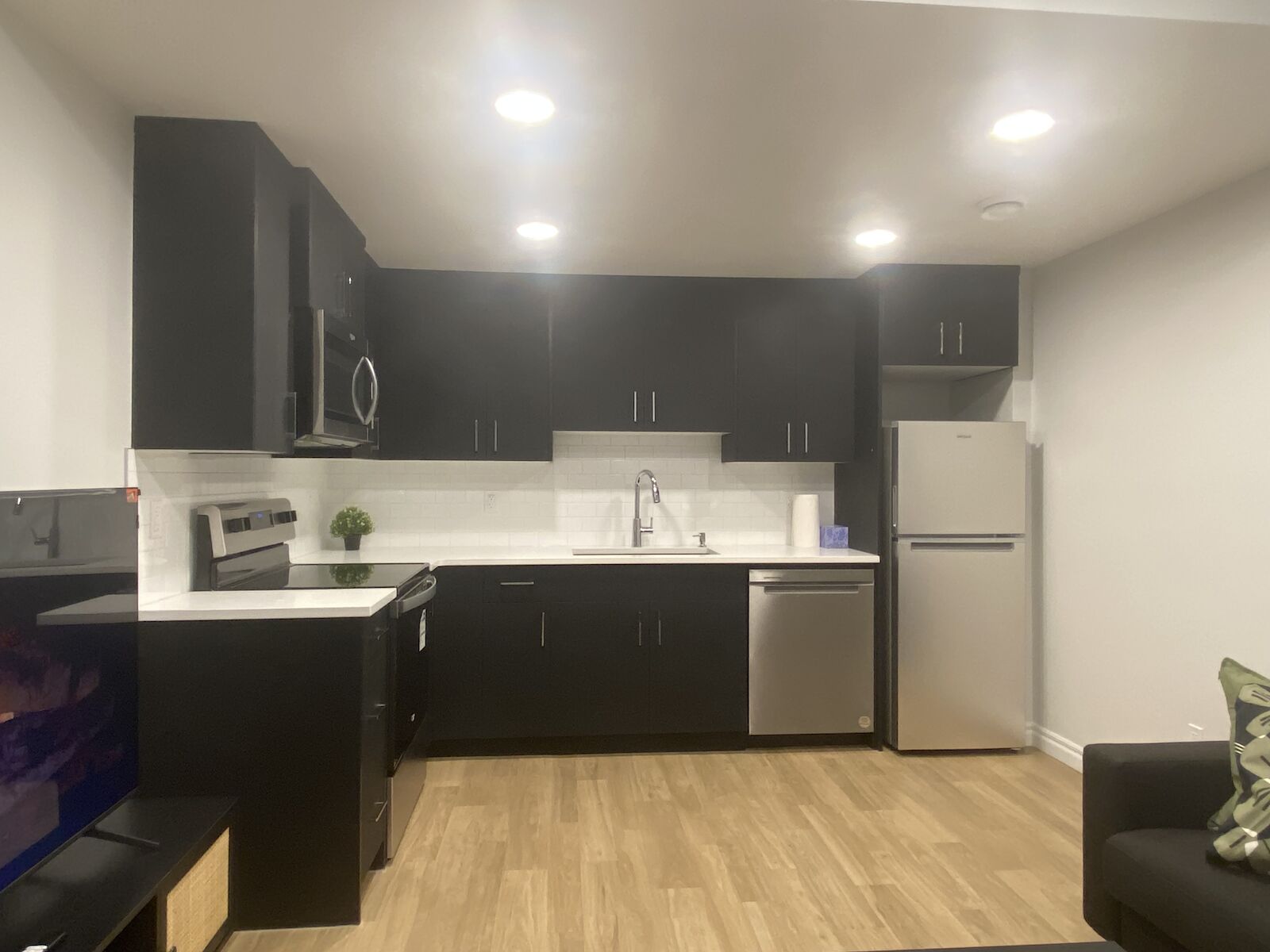 Calgary 2 bedrooms Basement for rent. Property photo: 623806-1