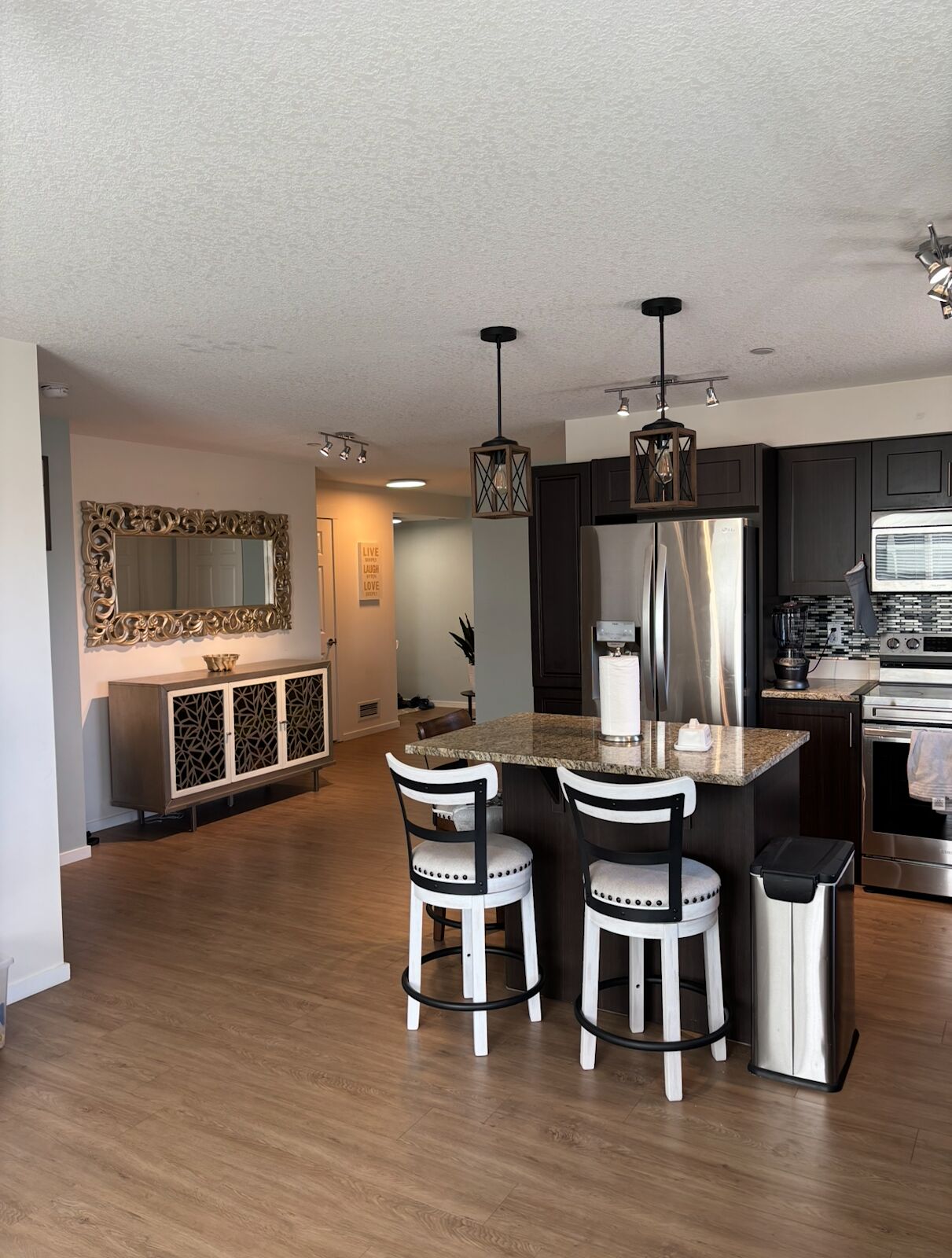 Calgary 2 + Den bedrooms Condo Unit for rent. Property photo: 623836-1