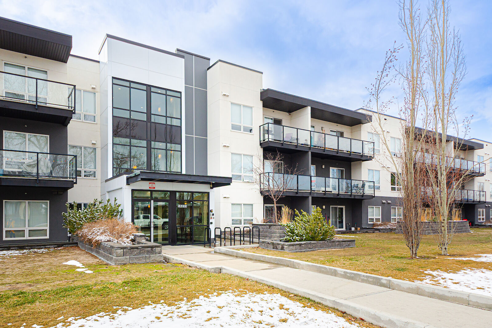 Calgary 2 bedrooms Condo Unit for rent. Property photo: 624144-1