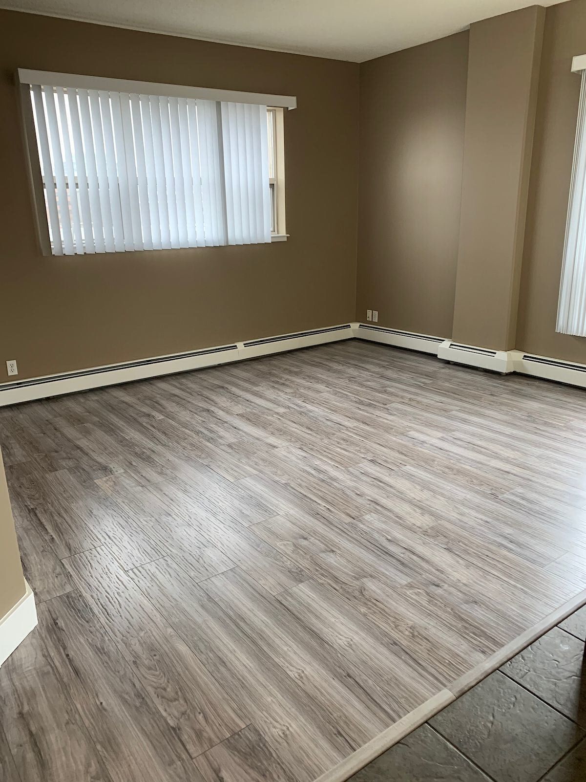 Calgary 2 bedrooms Condo Unit for rent. Property photo: 62420-1