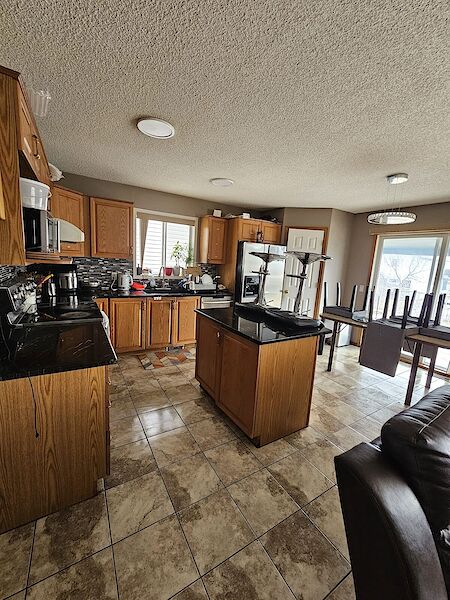 Calgary 4 bedrooms House for rent. Property photo: 624746-2