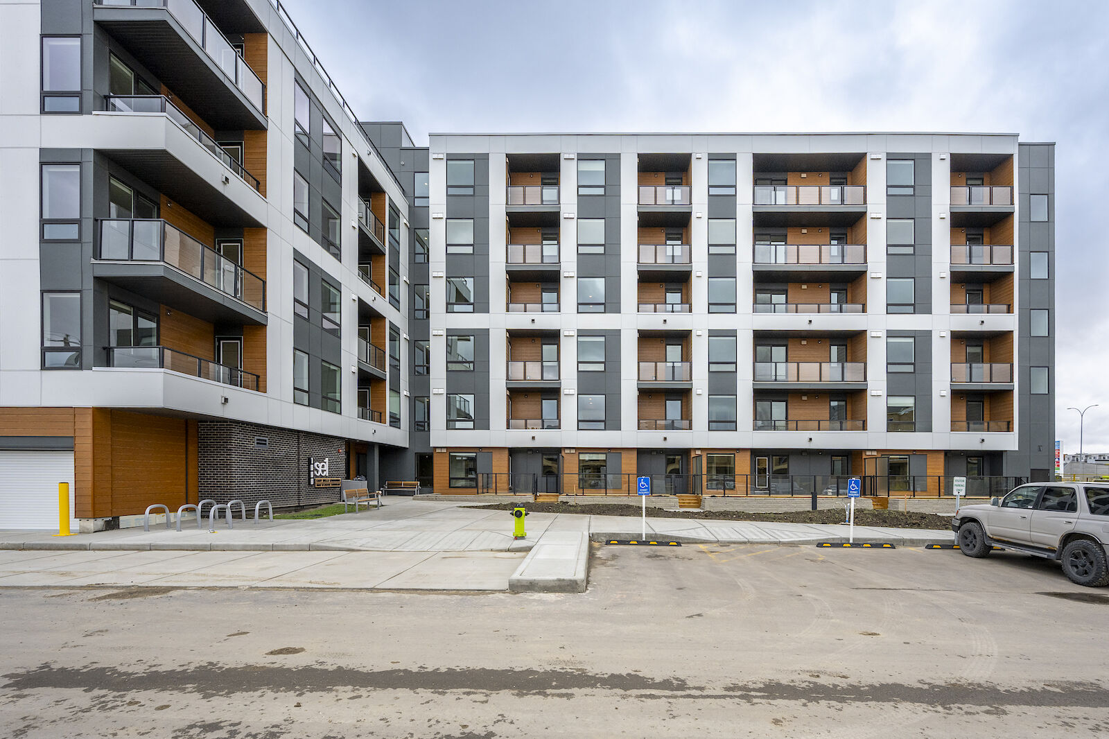Calgary 2 bedrooms Condo Unit for rent. Property photo: 625580-1