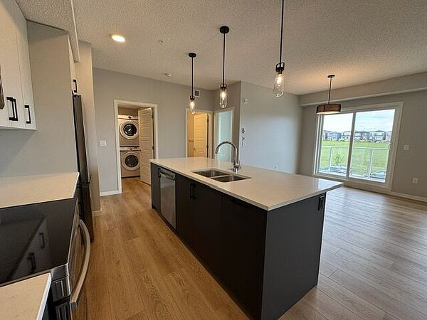 Belmont - 1115 sq ft 2bd/2bath Condo. Corner Unit