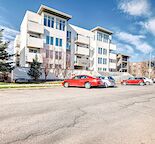 Bright 2 bedroom condo in Sunalta-Underground parking included!