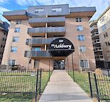 Cozy 1 bedroom downtown Area (Out of Beltline)
