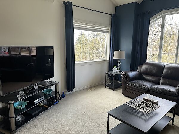 Calgary 3 + Den bedrooms Main Floor for rent. Property photo: 626690-2