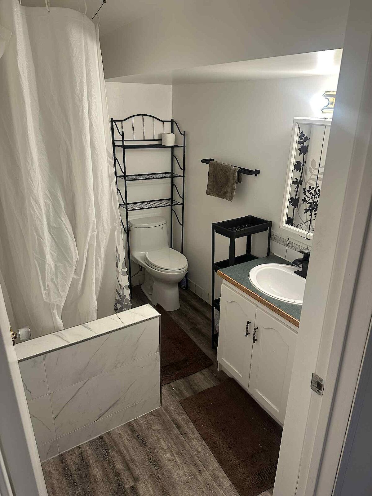Calgary 2 bedrooms Basement for rent. Property photo: 627016-1