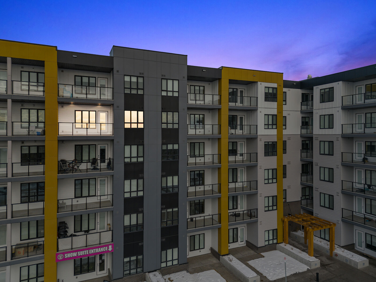 Calgary 2 bedrooms Condo Unit for rent. Property photo: 627524-1