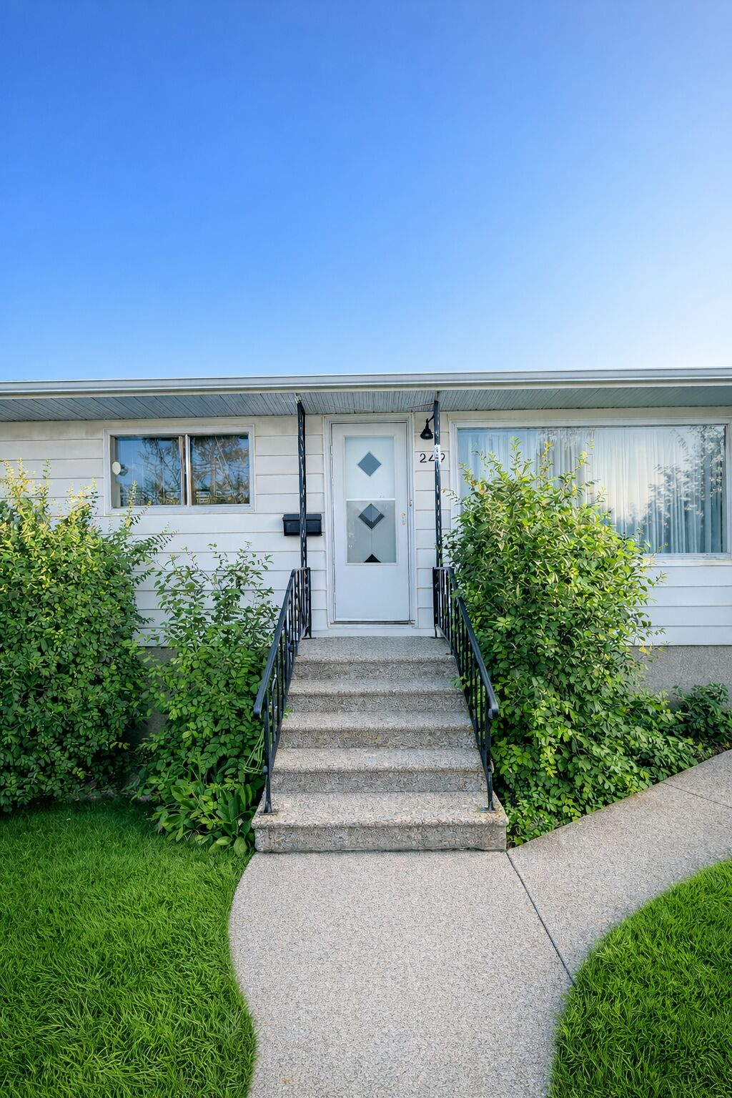 Calgary 1 bedroom Room For Rent for rent. Property photo: 628173-1