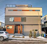 Beautiful BRAND new Townhome Private rooftop Patio!!