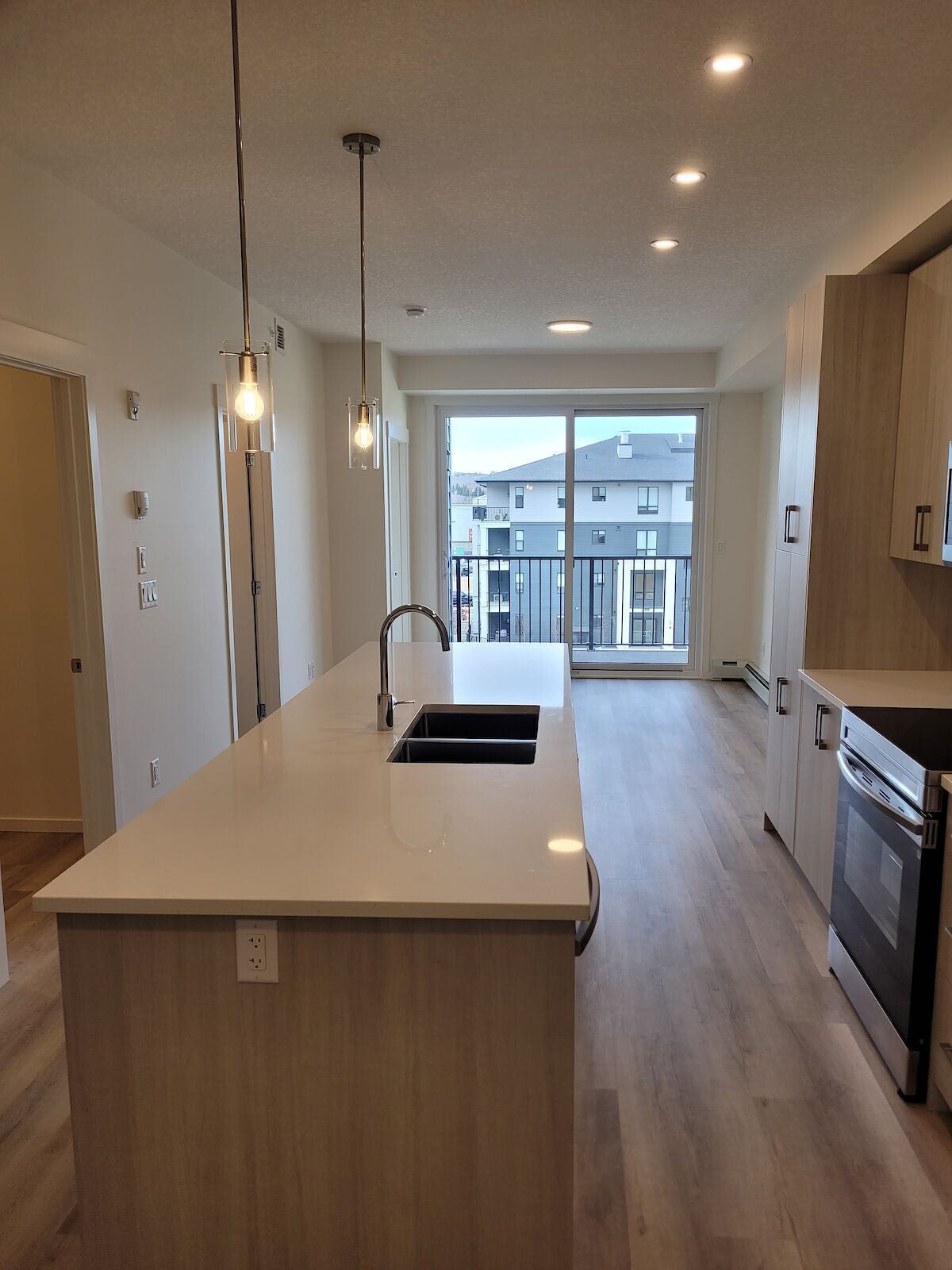 Calgary 2 + Den bedrooms Condo Unit for rent. Property photo: 628291-1