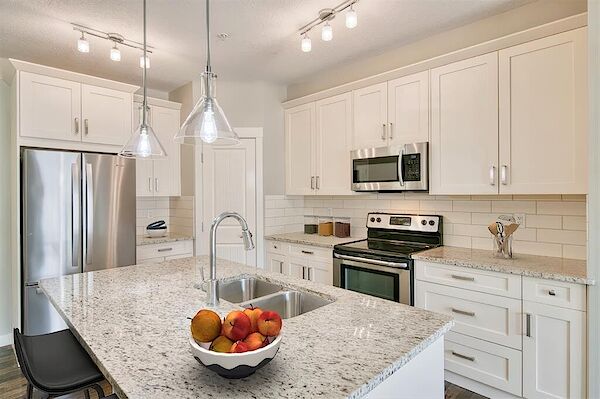 Calgary 2 bedrooms Condo Unit for rent. Property photo: 629207-2