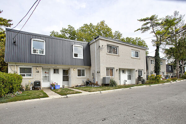 Oakville 2 bedrooms Townhouse for rent. Property photo: 629290-2
