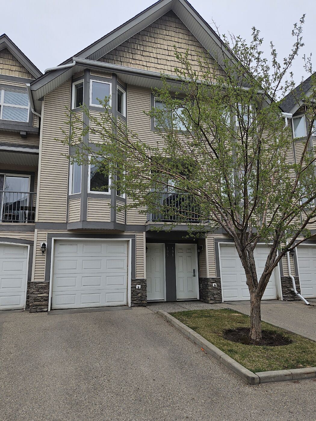 Calgary 3 bedrooms Townhouse for rent. Property photo: 630369-1