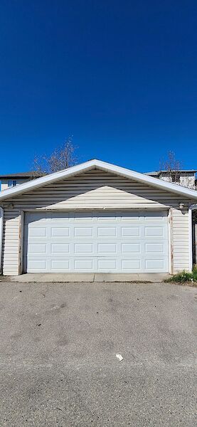 Calgary 4 bedrooms House for rent. Property photo: 630600-2