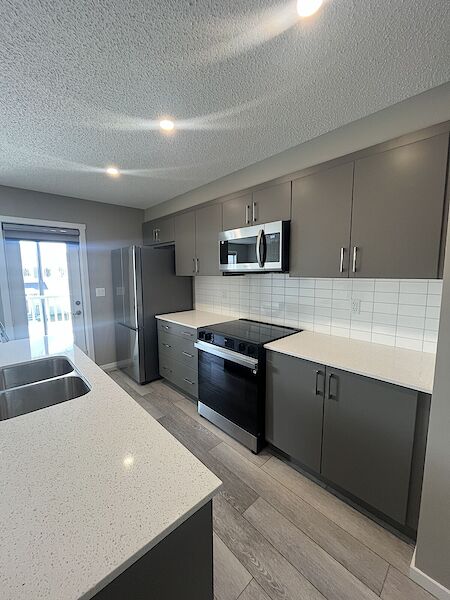 Edmonton 2 bedrooms Townhouse for rent. Property photo: 630936-2