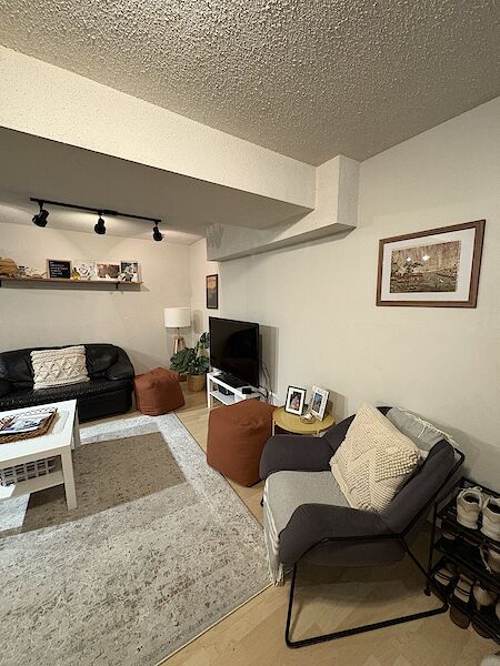 Calgary 1 + Den bedrooms Basement for rent. Property photo: 631186-3